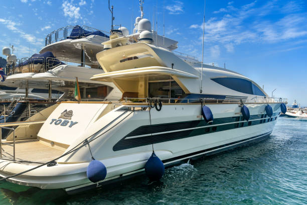 How Do Fender Hooks for Yachts Improve Safety and Docking